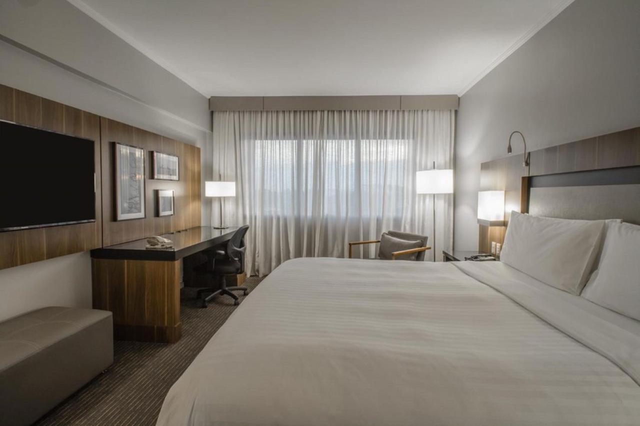 Marriott Sao Paulo Airport Hotel Guarulhos Eksteriør billede A typical guest room at the Hilton Garden Inn