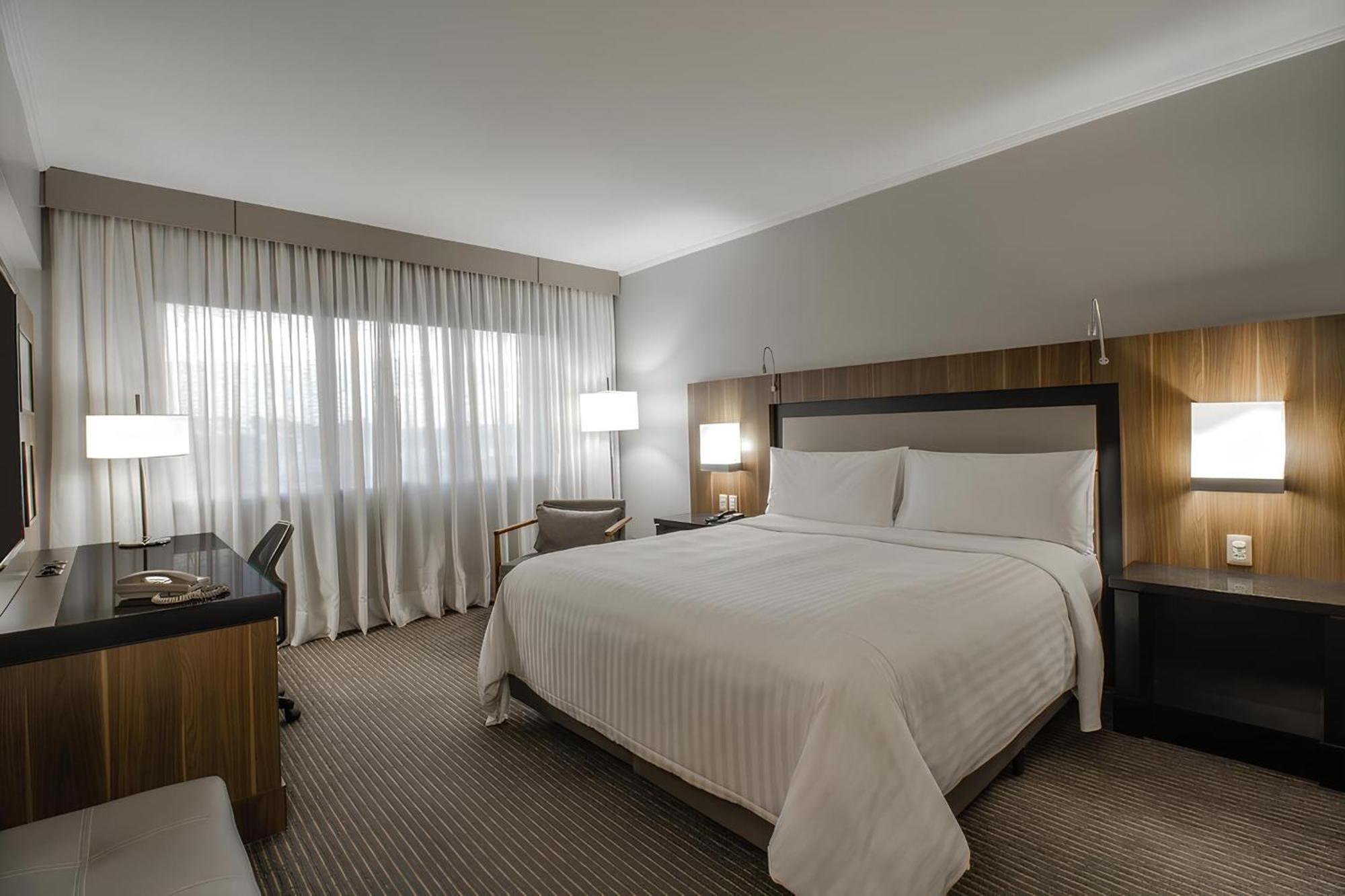 Marriott Sao Paulo Airport Hotel Guarulhos Eksteriør billede A guest room at the Hilton San Francisco Airport