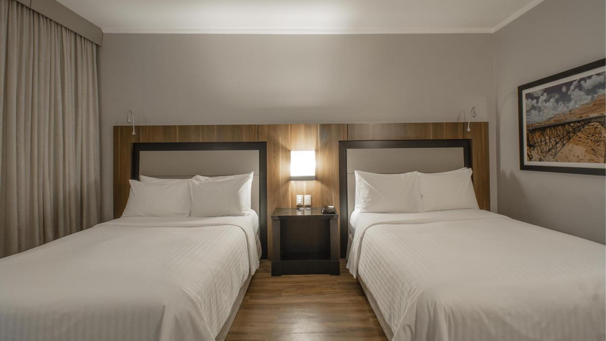 Marriott Sao Paulo Airport Hotel Guarulhos Eksteriør billede A guest room at the Hilton Garden Inn in San Francisco